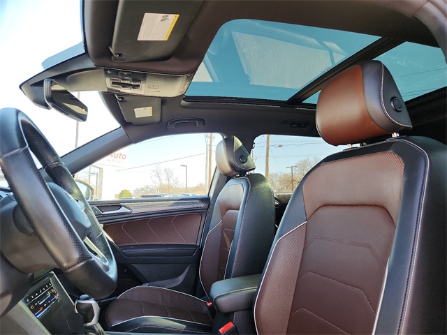 Vehicle image 14 of 25
