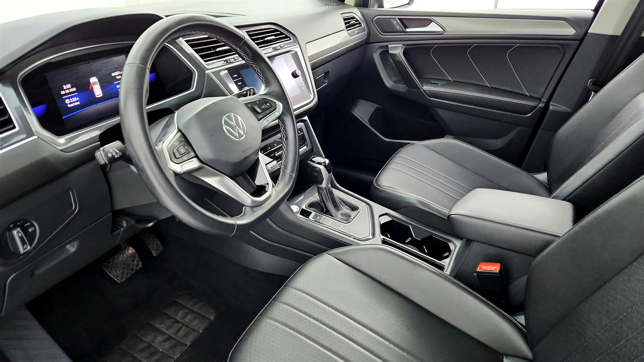 Vehicle image 27 of 50
