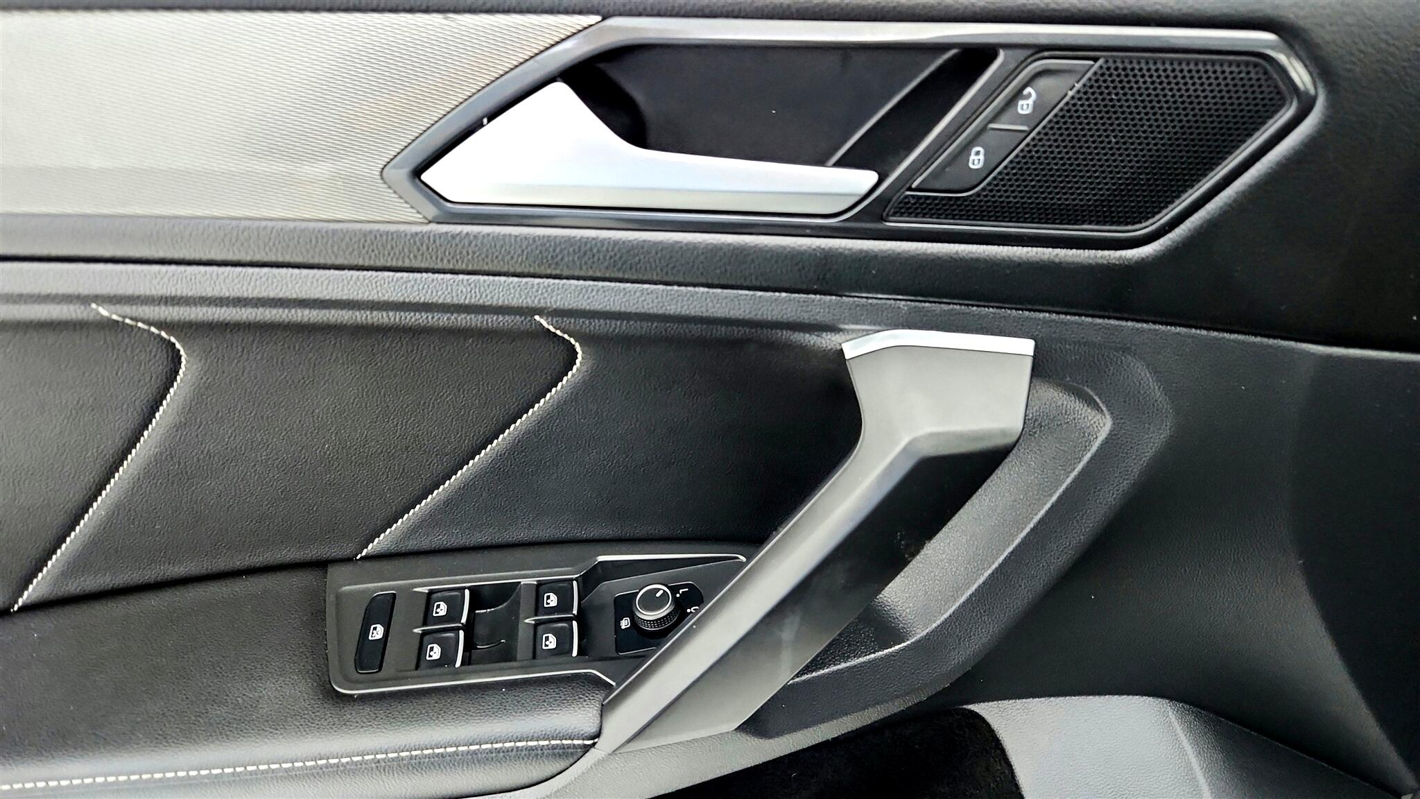 Vehicle image 44 of 50
