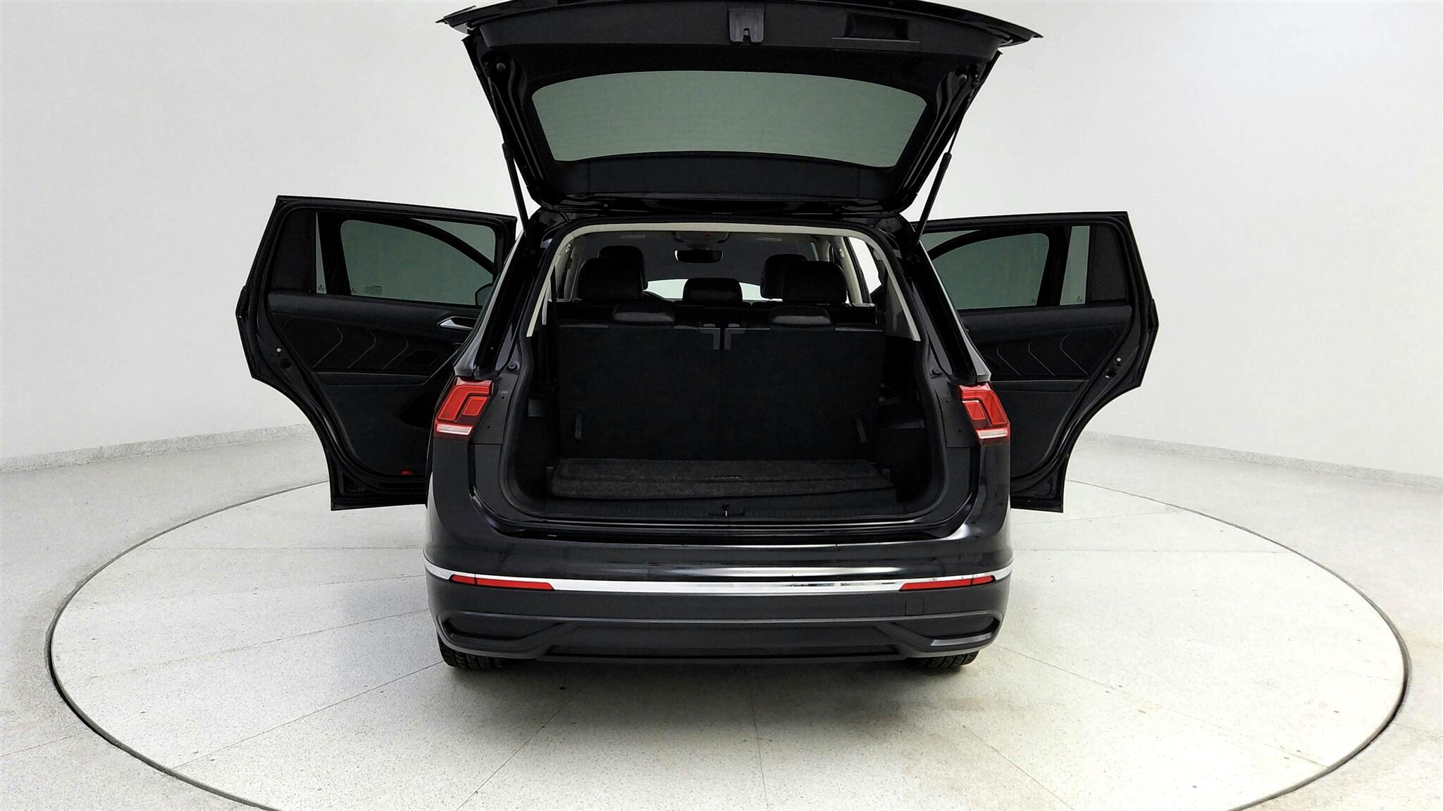 Vehicle image 18 of 50