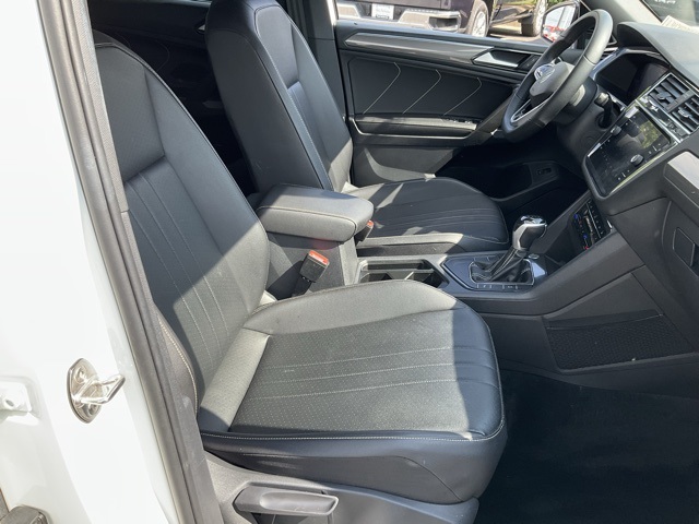 Vehicle image 22 of 24