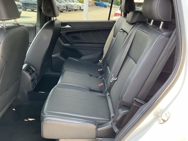 Vehicle image 18 of 24