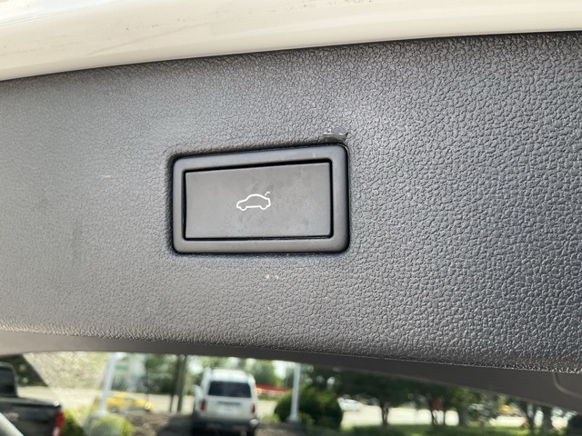 Vehicle image 20 of 24