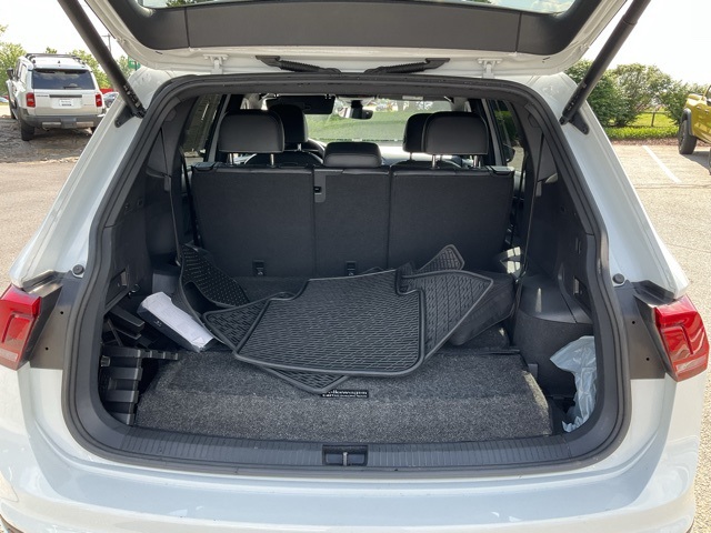 Vehicle image 19 of 24