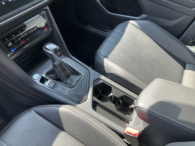 Vehicle image 17 of 24