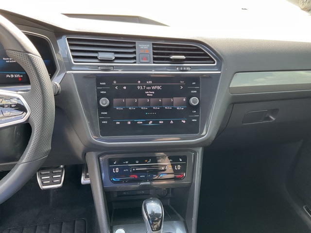 Vehicle image 16 of 24