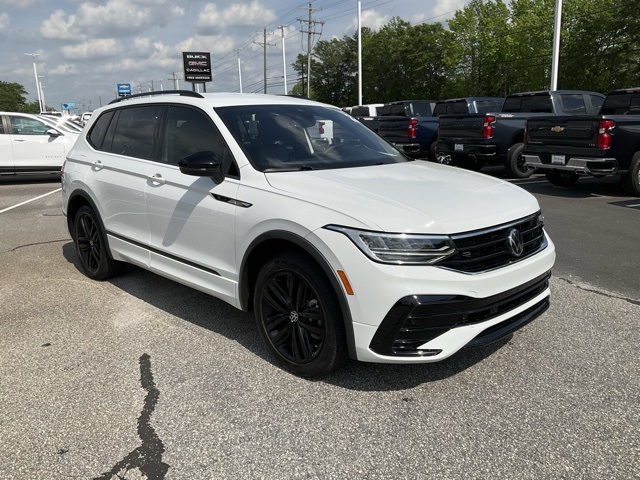 Vehicle image 3 of 24