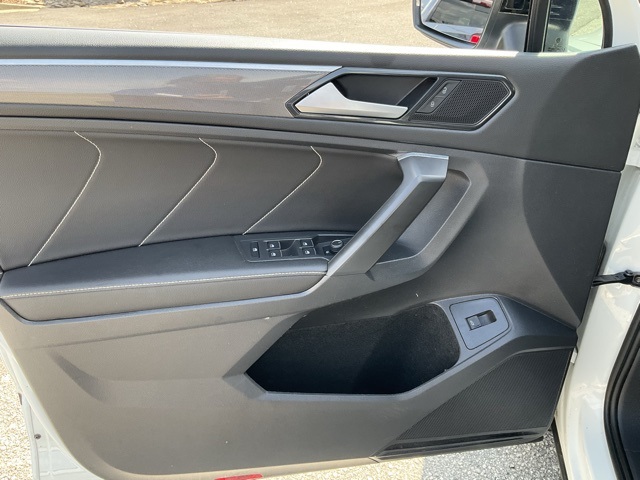 Vehicle image 10 of 24