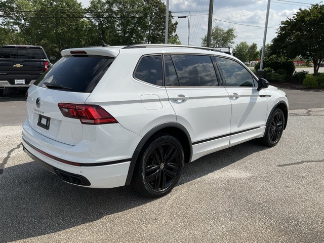 Vehicle image 4 of 24