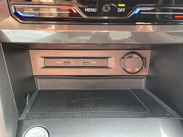 Vehicle image 25 of 33