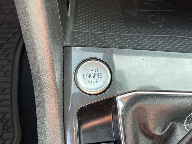 Vehicle image 27 of 33