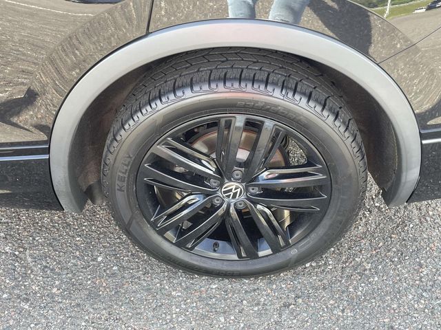 Vehicle image 10 of 33