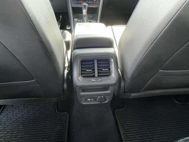 Vehicle image 29 of 33