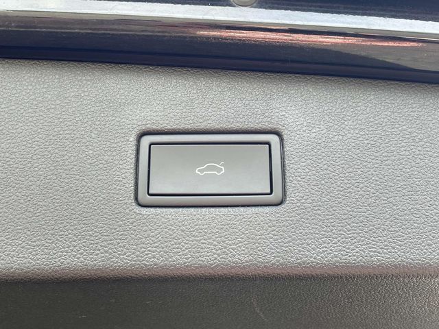 Vehicle image 11 of 33
