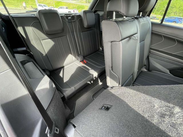 Vehicle image 32 of 33