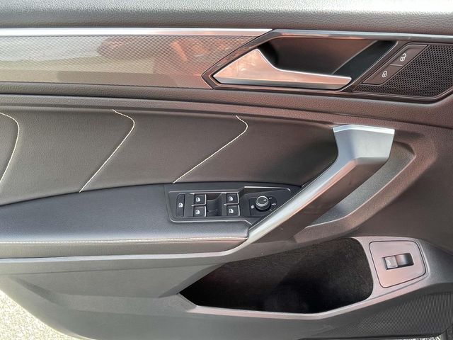 Vehicle image 15 of 33