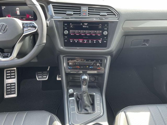 Vehicle image 21 of 33