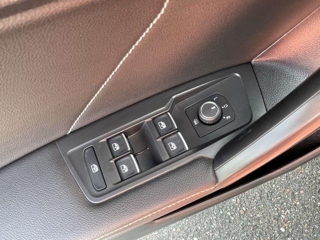 Vehicle image 16 of 33