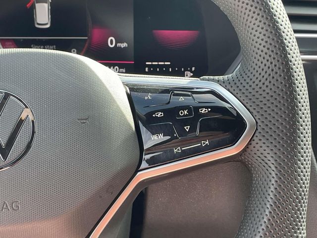 Vehicle image 19 of 33