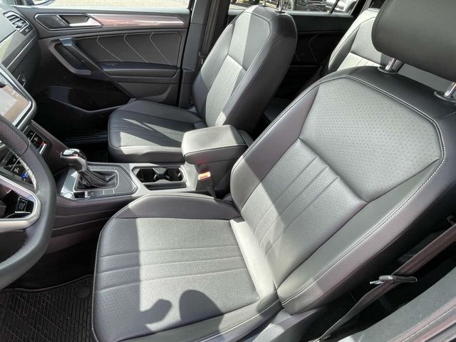 Vehicle image 13 of 33