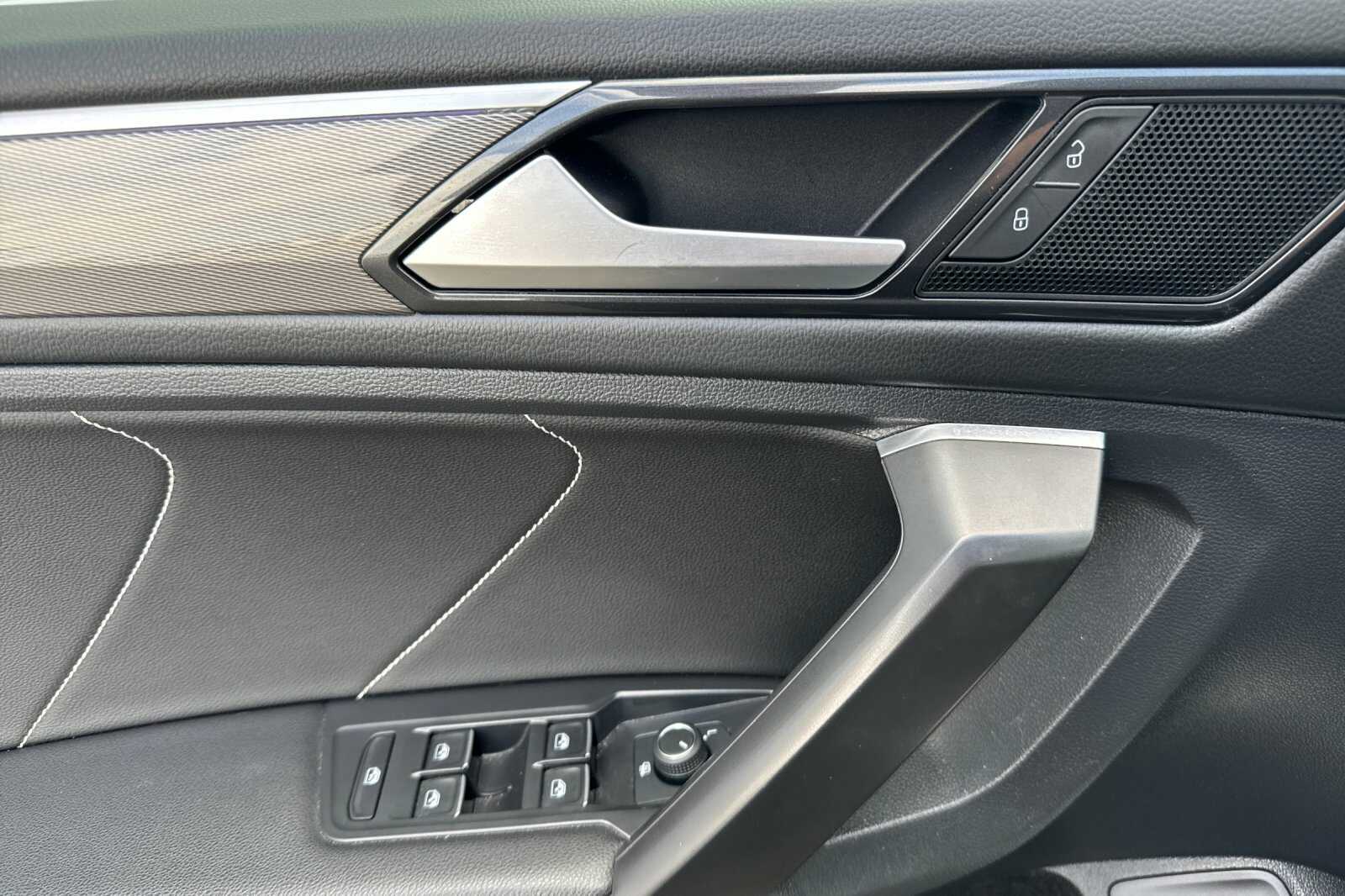 Vehicle image 8 of 26