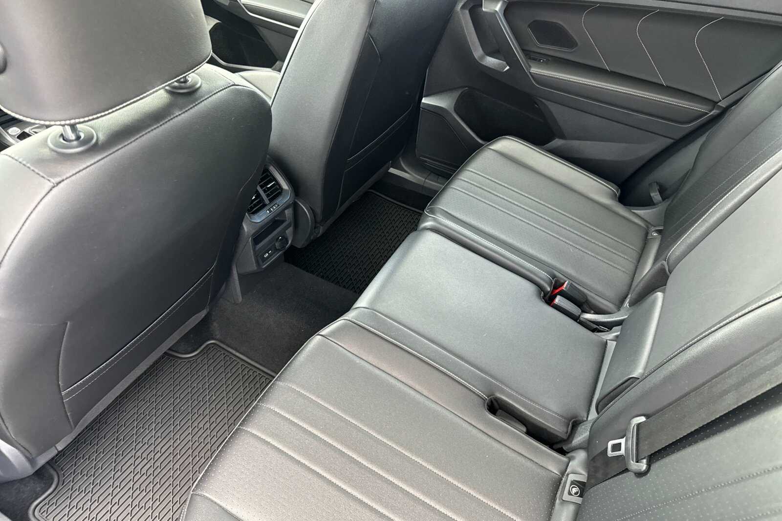 Vehicle image 9 of 26