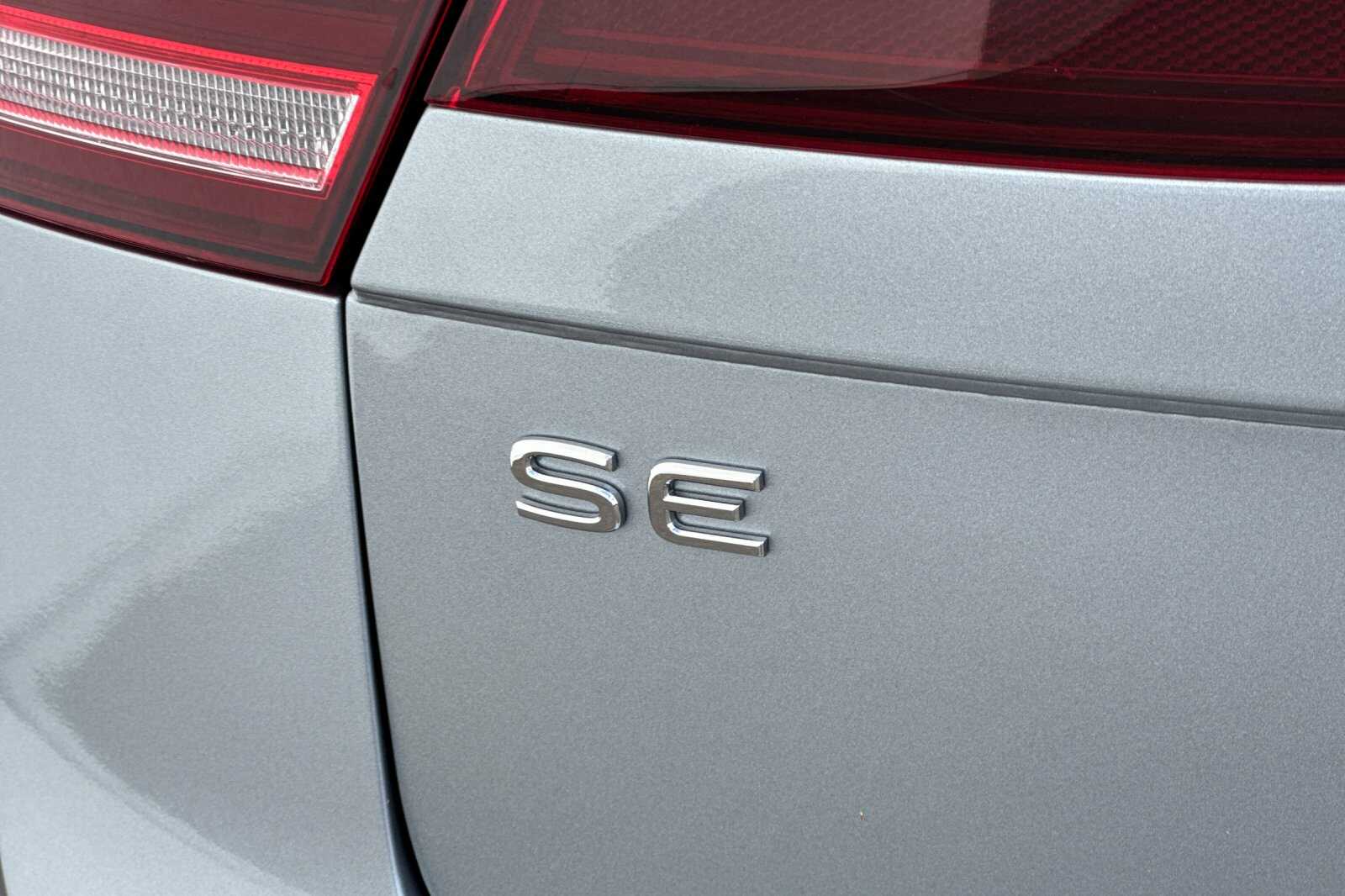 Vehicle image 23 of 26