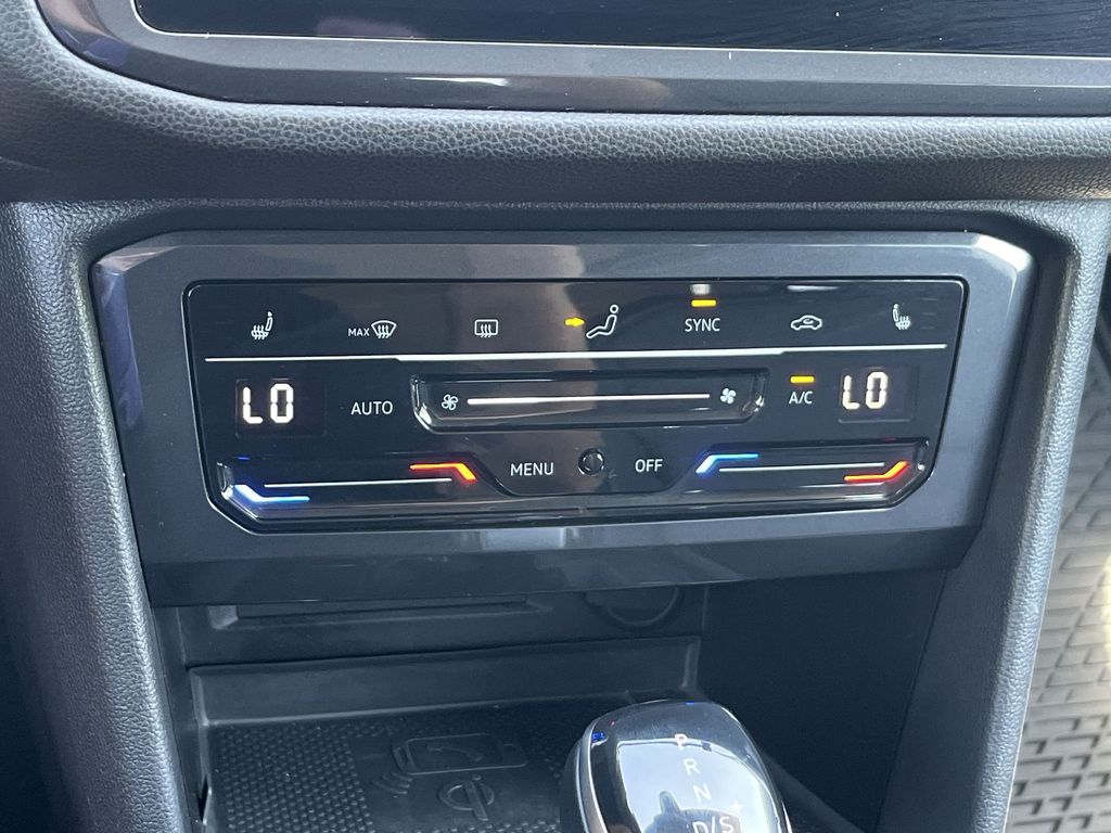 Vehicle image 18 of 28