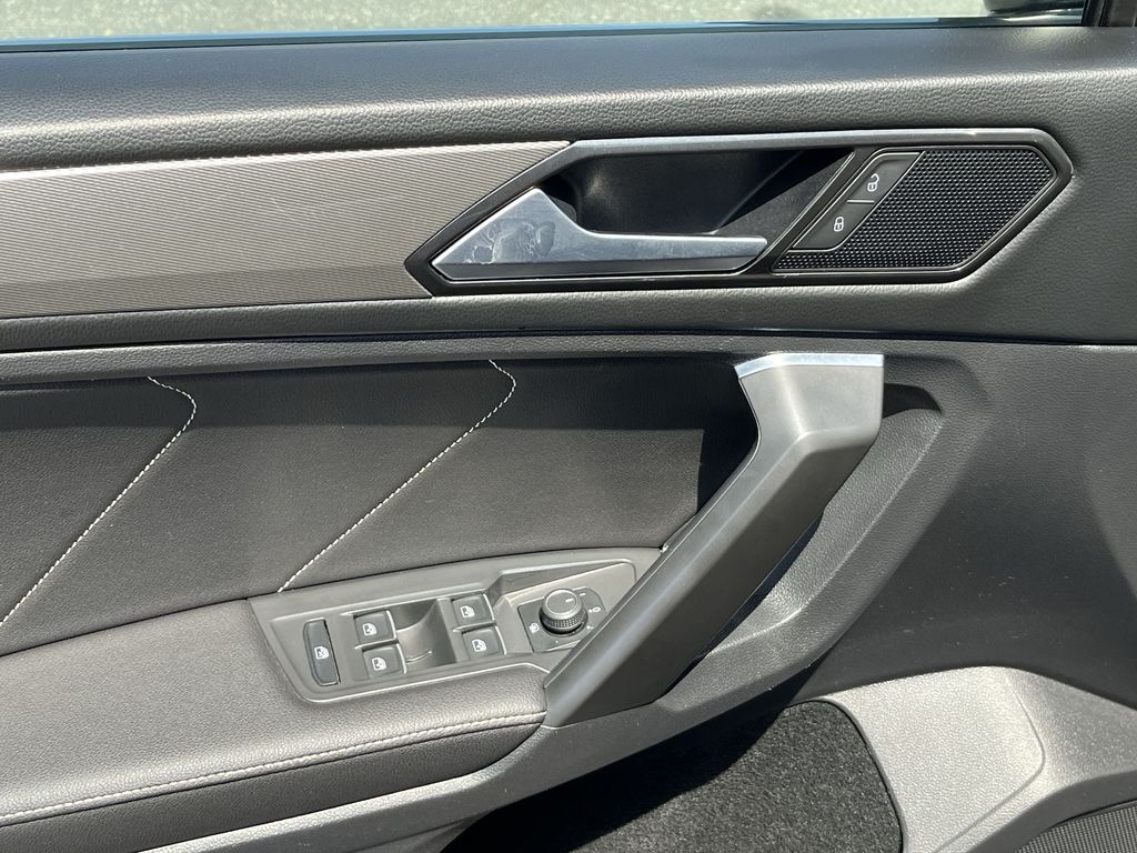 Vehicle image 13 of 28