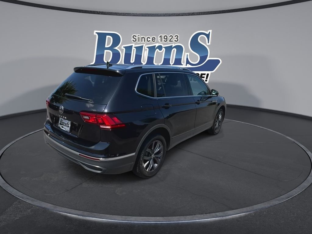 Vehicle image 3 of 28