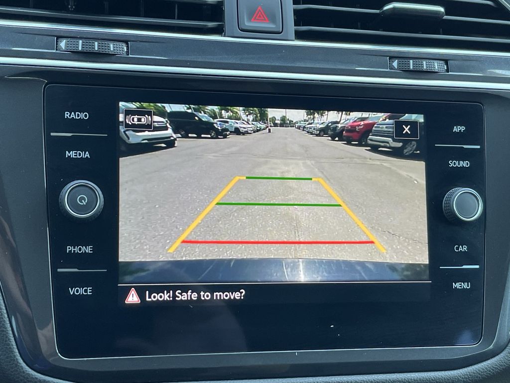 Vehicle image 17 of 28