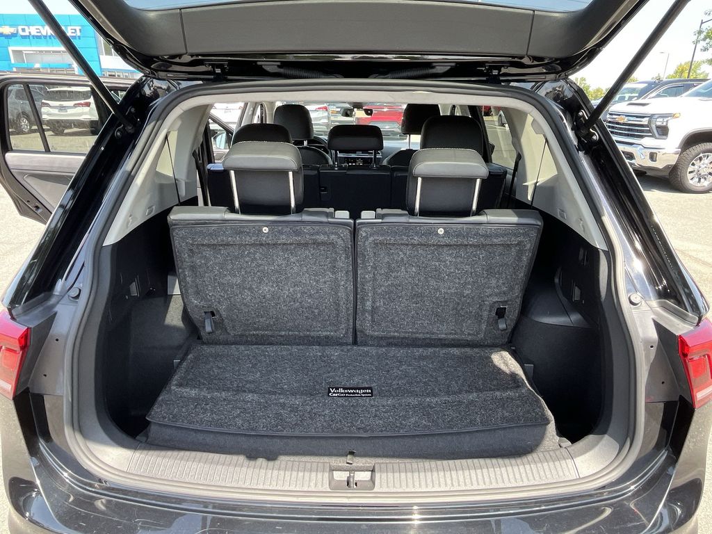 Vehicle image 25 of 28