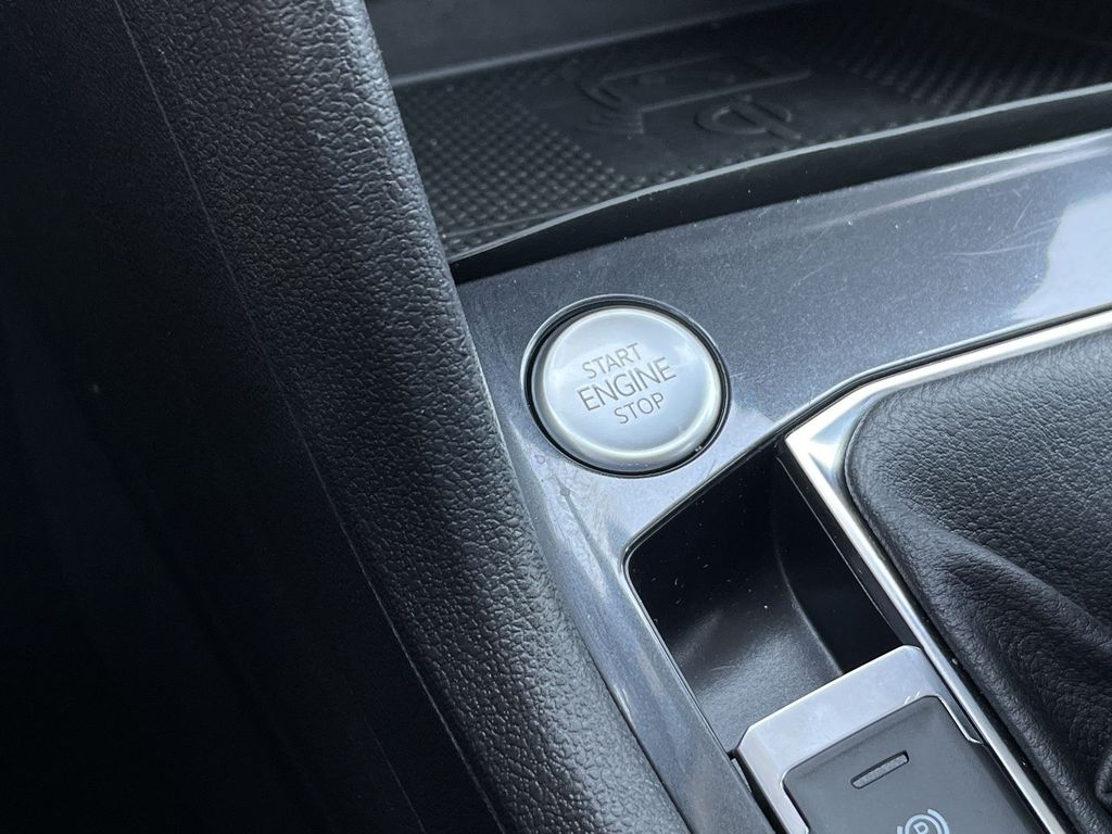 Vehicle image 19 of 28