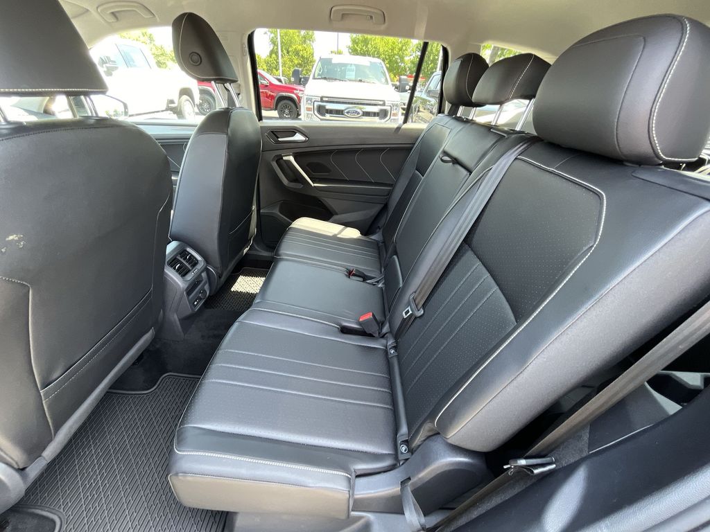 Vehicle image 23 of 28