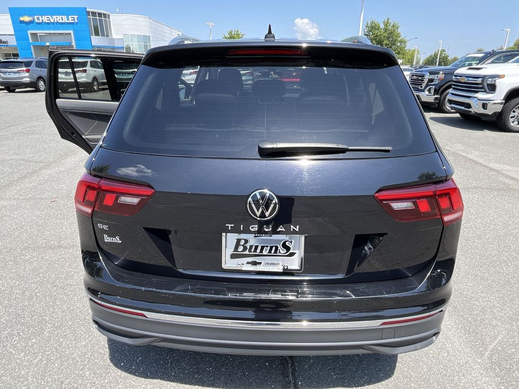 Vehicle image 26 of 28