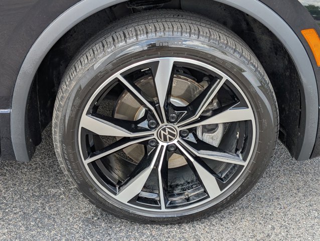 Vehicle image 10 of 35