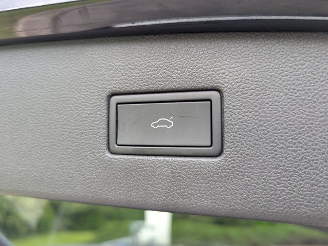 Vehicle image 33 of 35