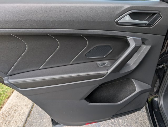 Vehicle image 25 of 35