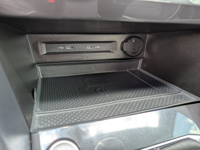 Vehicle image 21 of 35