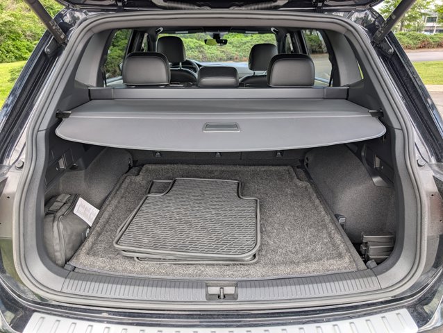 Vehicle image 32 of 35