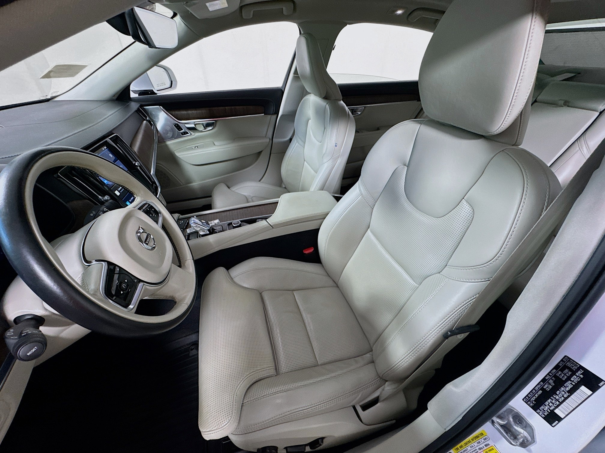 2022 Volvo S90 Inscription Image 14 of 32