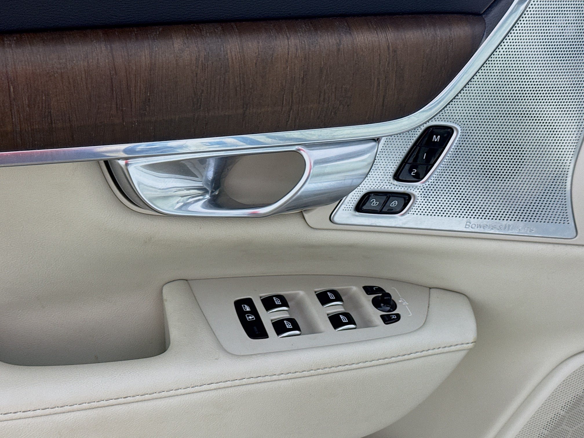 2022 Volvo S90 Inscription Image 28 of 32