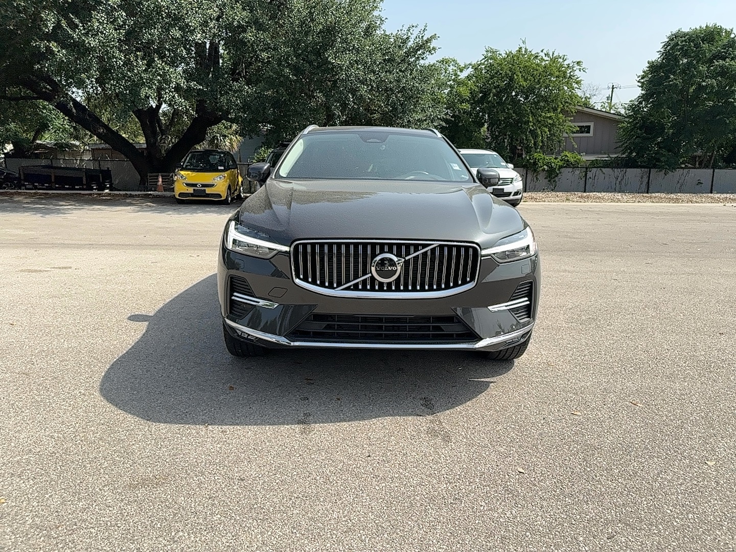 2022 Volvo XC60 Inscription Image 2 of 17