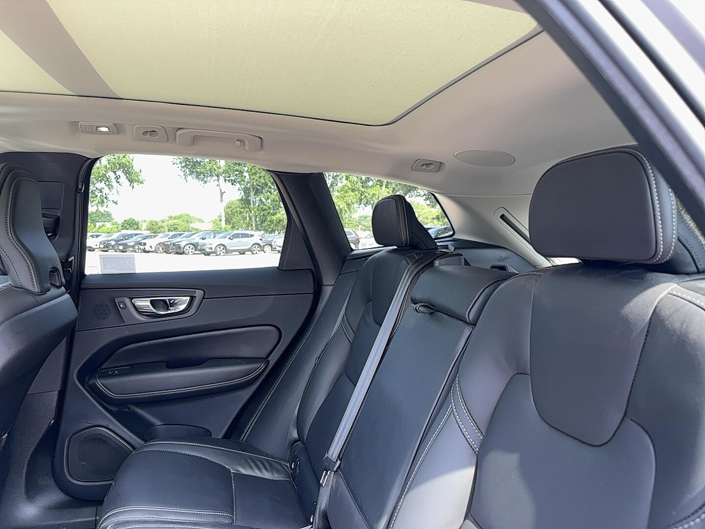 2022 Volvo XC60 Inscription Image 11 of 17