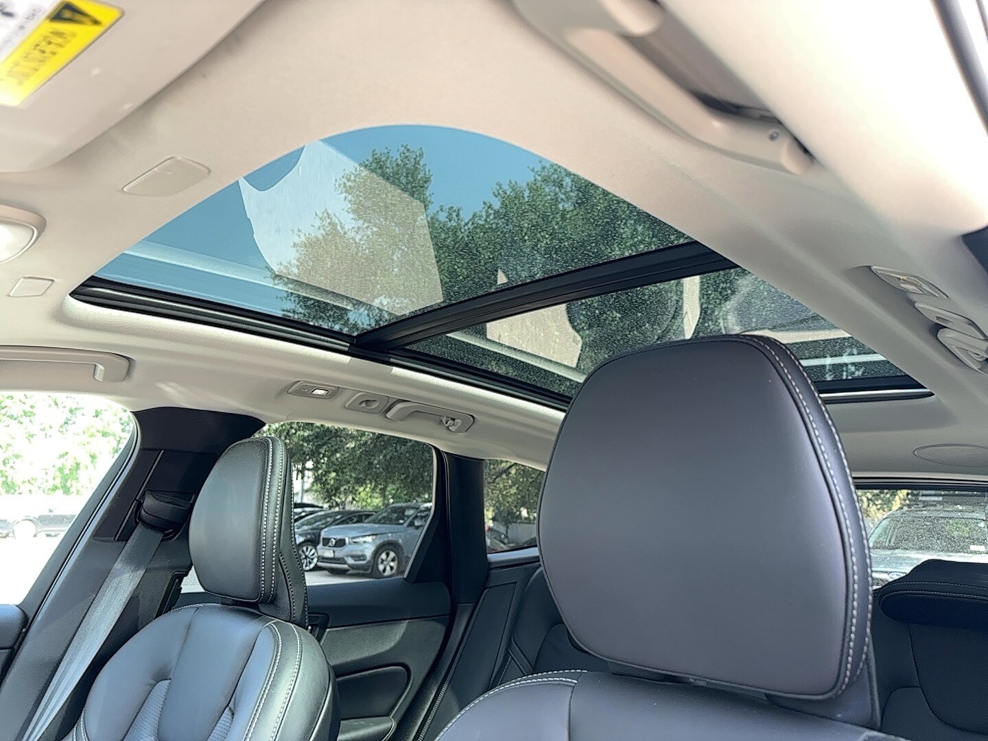 2022 Volvo XC60 Inscription Image 10 of 17