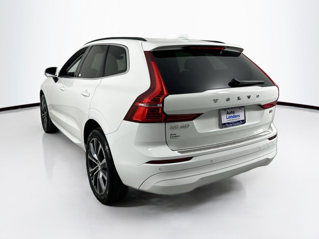 2022 Volvo XC60 Momentum Image 7 of 30