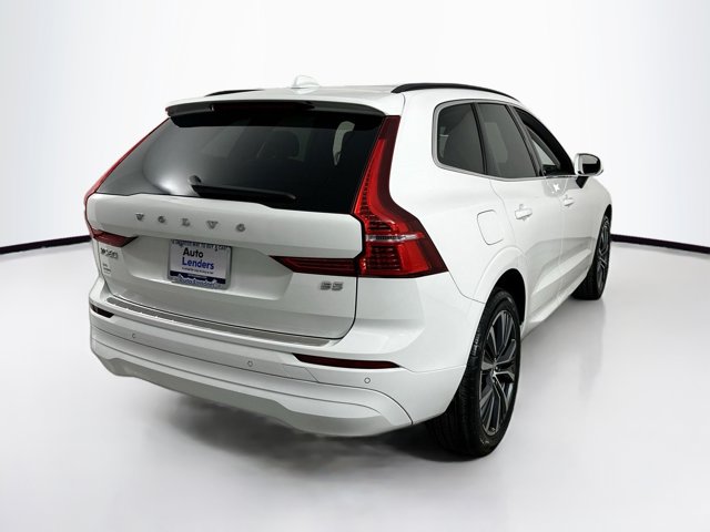 2022 Volvo XC60 Momentum Image 5 of 30