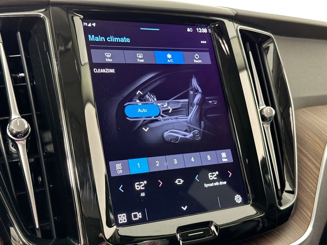 2022 Volvo XC60 Momentum Image 22 of 30