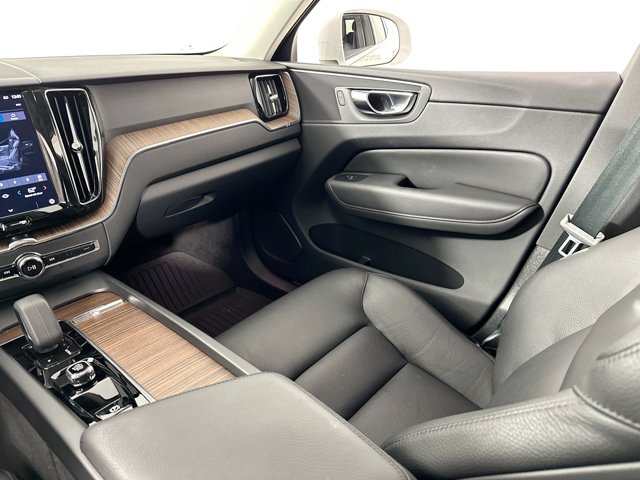 2022 Volvo XC60 Momentum Image 29 of 30
