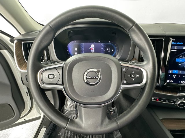 2022 Volvo XC60 Momentum Image 28 of 30